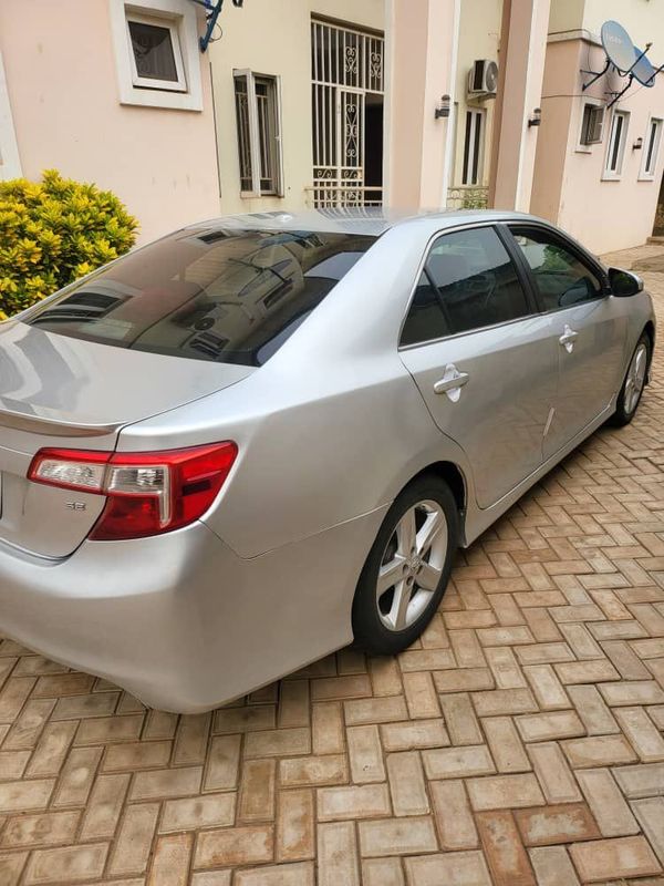 Thumbnail 3 of 2012 Toyota Camry SE